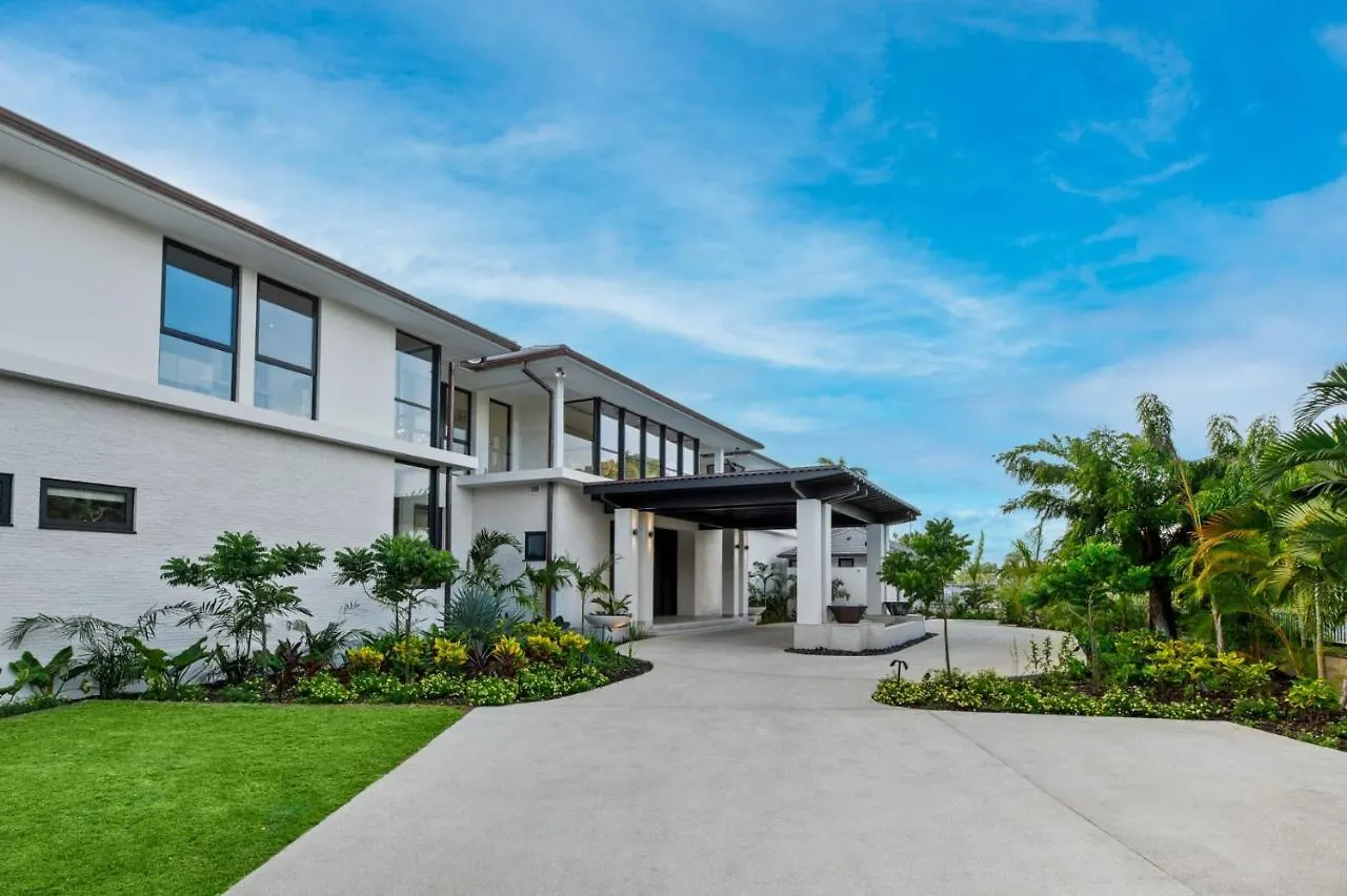 One Beachlands - Luxury Beachfront Mansion Saint James 0*,  Barbados