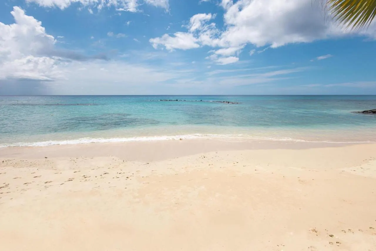 Villa One Beachlands - Luxury Beachfront Mansion Saint James